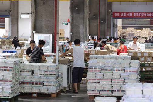 D:?。?！2020?。?！宣傳工作文稿！8.25湖北新華戰(zhàn)高溫、斗酷暑  全力保障全省教材教輔發(fā)運（報發(fā)行觀察、新聞出版廣電報）?0秋物流發(fā)運照片8.26新增圖片IMG_4342.JPG.JPG
