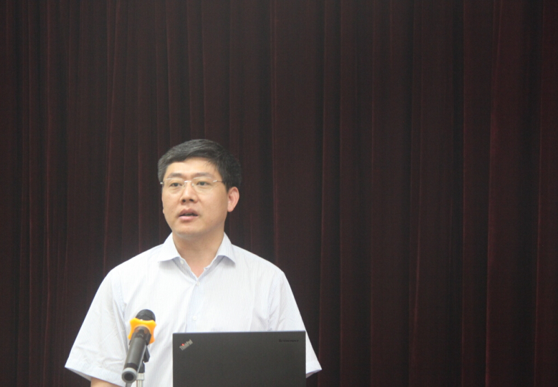 長江傳媒董事、副總經理萬智發(fā)表講話